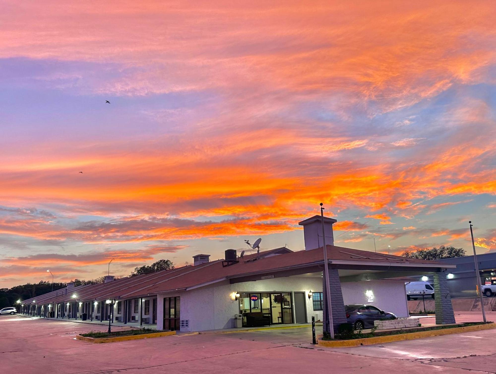 Brady Sunset Inn מראה חיצוני תמונה
